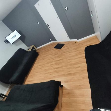 3030 Jana Spychalskiego 32 - Tanie Pokoje W Apartamencie - Samodzielne Zameldowanie - Self Check In Poznań Exterior foto