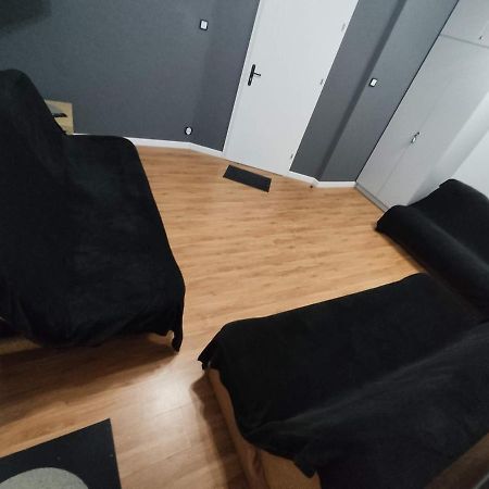 3030 Jana Spychalskiego 32 - Tanie Pokoje W Apartamencie - Samodzielne Zameldowanie - Self Check In Poznań Exterior foto