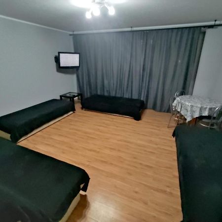 3030 Jana Spychalskiego 32 - Tanie Pokoje W Apartamencie - Samodzielne Zameldowanie - Self Check In Poznań Exterior foto