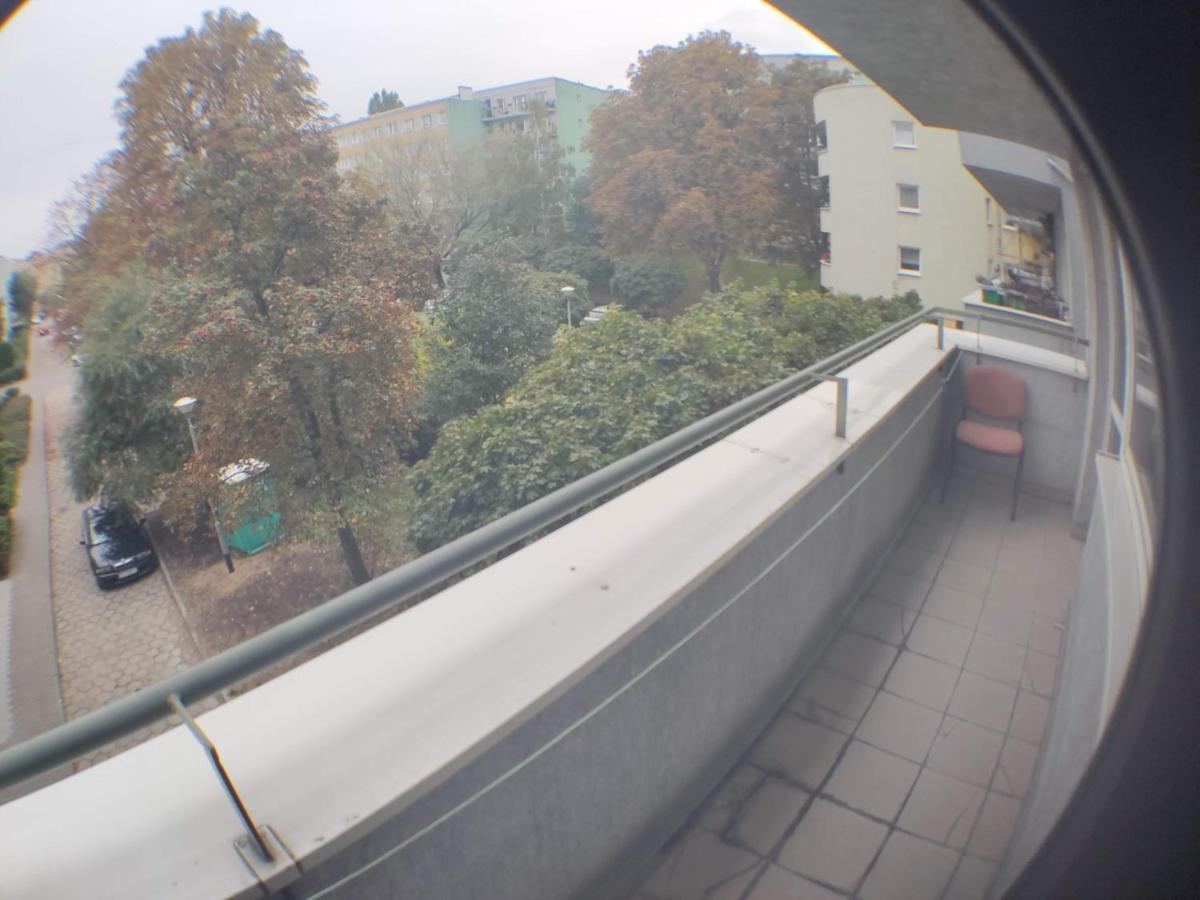 3030 Jana Spychalskiego 32 - Tanie Pokoje W Apartamencie - Samodzielne Zameldowanie - Self Check In Poznań Exterior foto