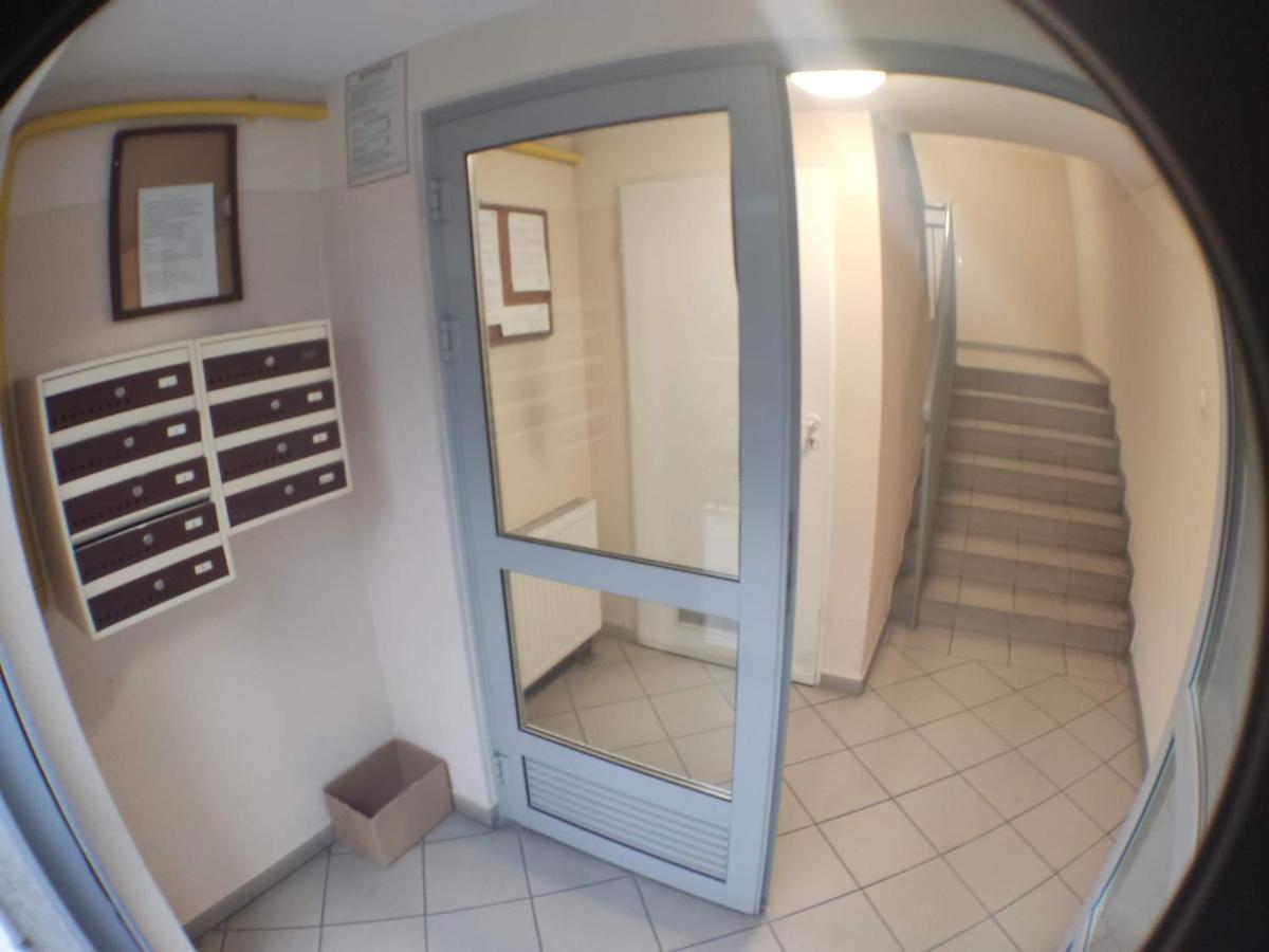 3030 Jana Spychalskiego 32 - Tanie Pokoje W Apartamencie - Samodzielne Zameldowanie - Self Check In Poznań Exterior foto