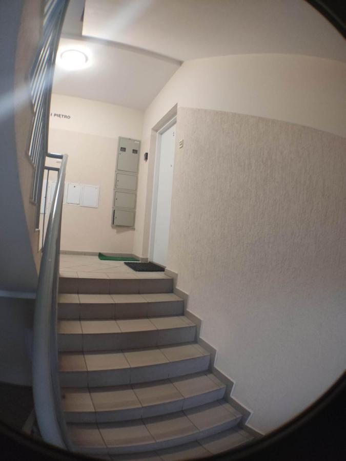 3030 Jana Spychalskiego 32 - Tanie Pokoje W Apartamencie - Samodzielne Zameldowanie - Self Check In Poznań Exterior foto