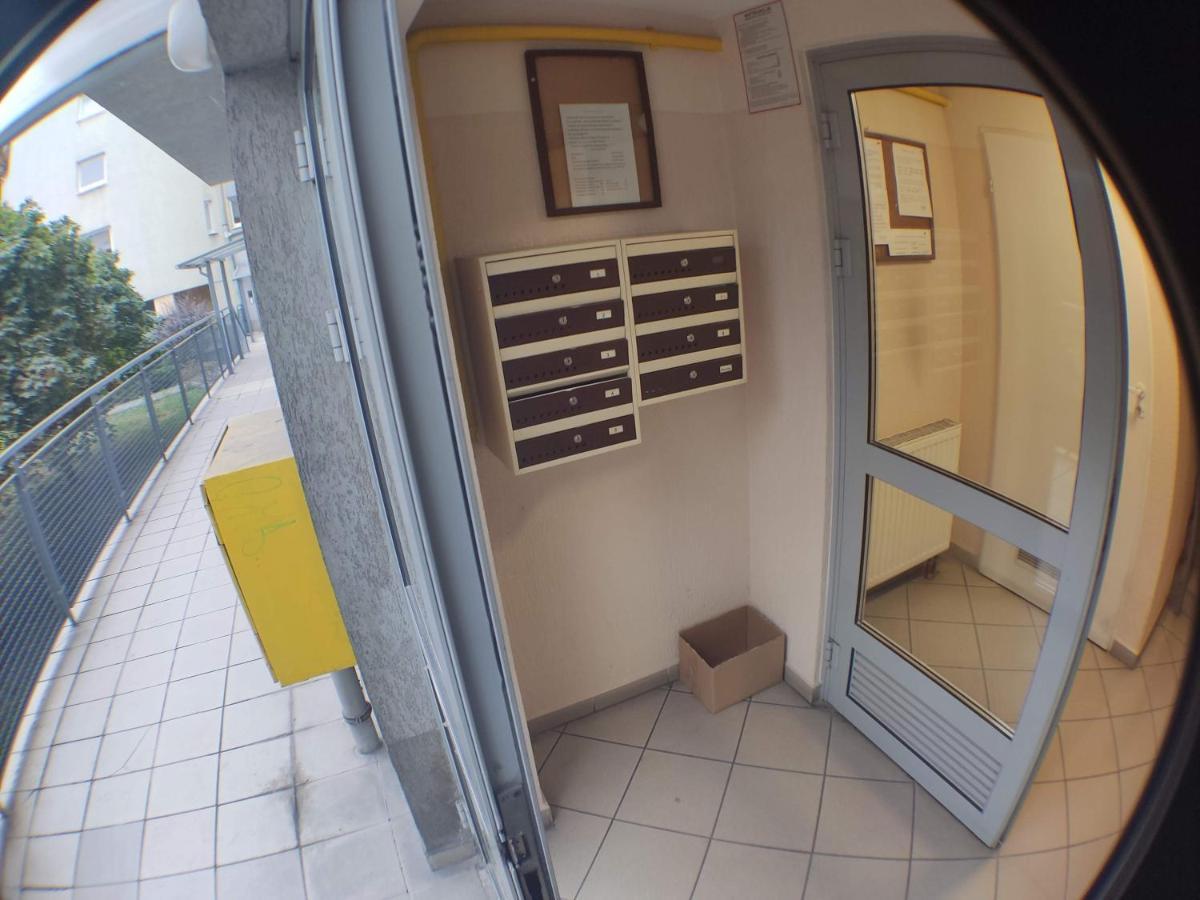 3030 Jana Spychalskiego 32 - Tanie Pokoje W Apartamencie - Samodzielne Zameldowanie - Self Check In Poznań Exterior foto