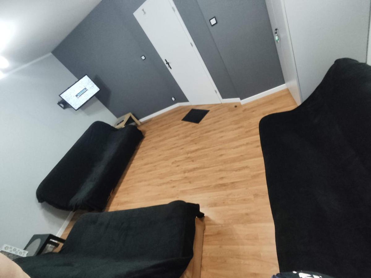 3030 Jana Spychalskiego 32 - Tanie Pokoje W Apartamencie - Samodzielne Zameldowanie - Self Check In Poznań Exterior foto
