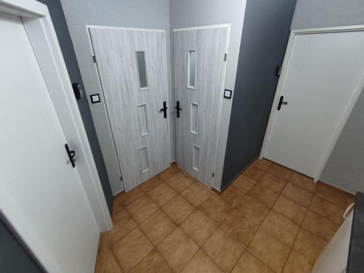 3030 Jana Spychalskiego 32 - Tanie Pokoje W Apartamencie - Samodzielne Zameldowanie - Self Check In Poznań Exterior foto