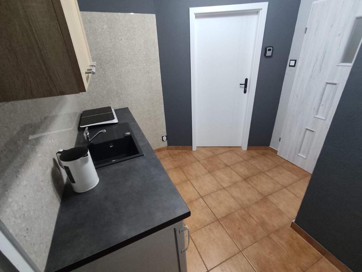 3030 Jana Spychalskiego 32 - Tanie Pokoje W Apartamencie - Samodzielne Zameldowanie - Self Check In Poznań Exterior foto