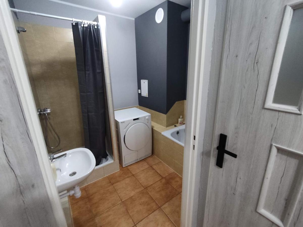 3030 Jana Spychalskiego 32 - Tanie Pokoje W Apartamencie - Samodzielne Zameldowanie - Self Check In Poznań Exterior foto