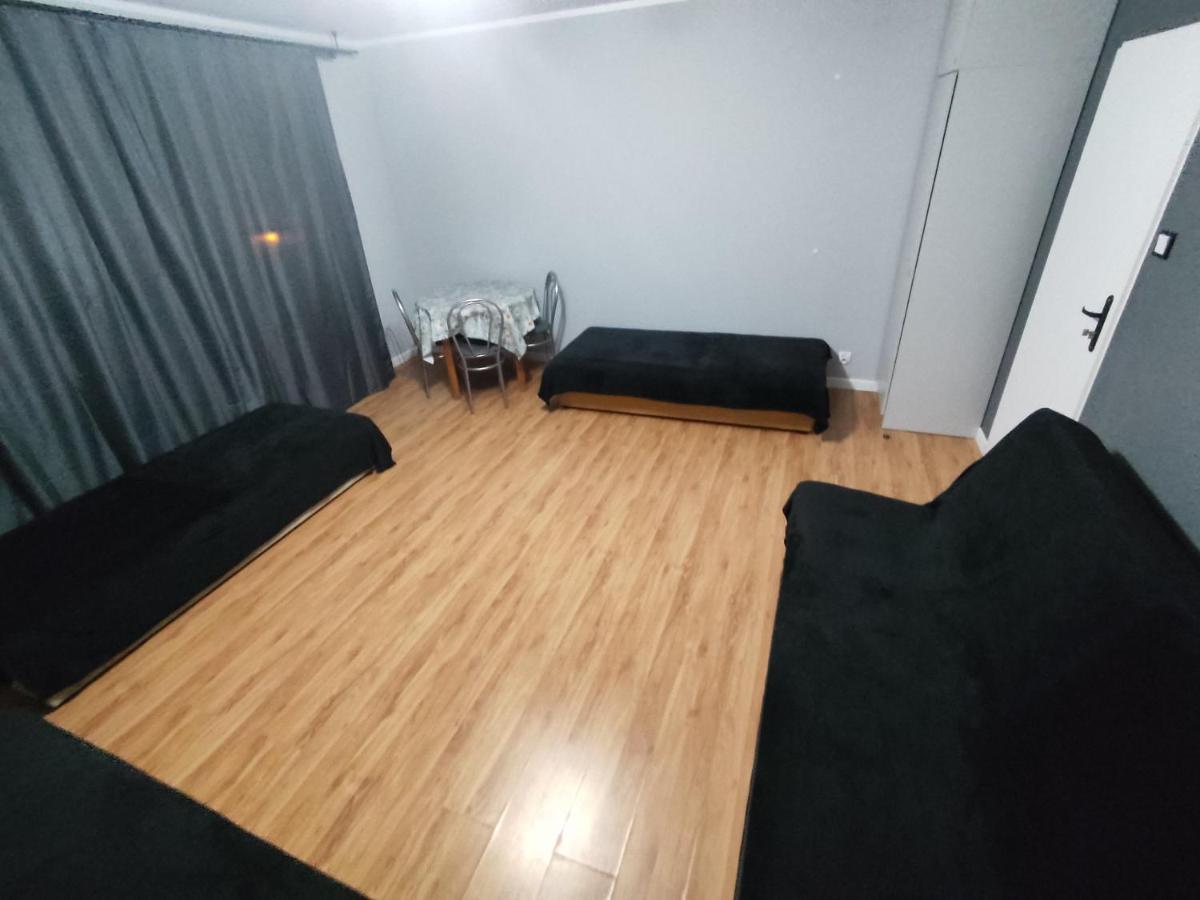 3030 Jana Spychalskiego 32 - Tanie Pokoje W Apartamencie - Samodzielne Zameldowanie - Self Check In Poznań Exterior foto