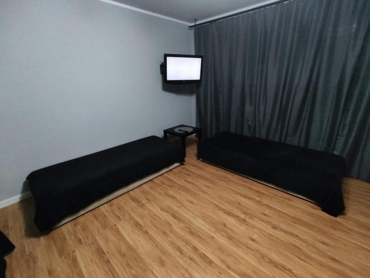 3030 Jana Spychalskiego 32 - Tanie Pokoje W Apartamencie - Samodzielne Zameldowanie - Self Check In Poznań Exterior foto