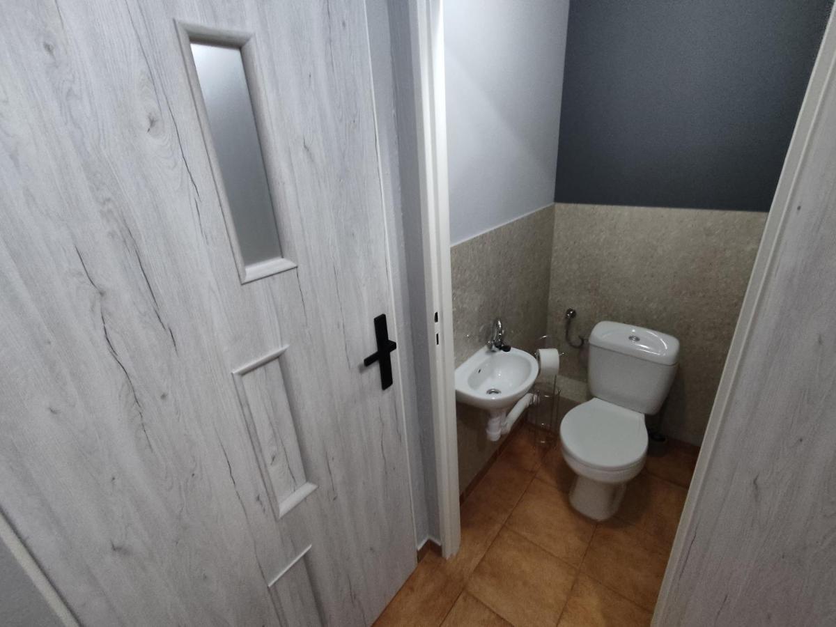 3030 Jana Spychalskiego 32 - Tanie Pokoje W Apartamencie - Samodzielne Zameldowanie - Self Check In Poznań Exterior foto