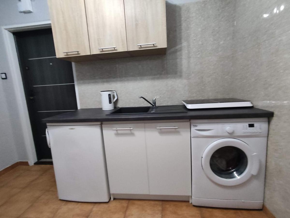 3030 Jana Spychalskiego 32 - Tanie Pokoje W Apartamencie - Samodzielne Zameldowanie - Self Check In Poznań Exterior foto