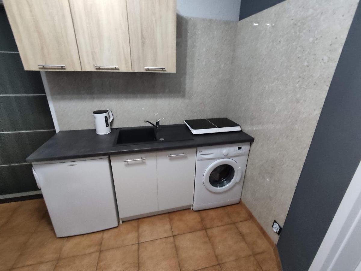 3030 Jana Spychalskiego 32 - Tanie Pokoje W Apartamencie - Samodzielne Zameldowanie - Self Check In Poznań Exterior foto