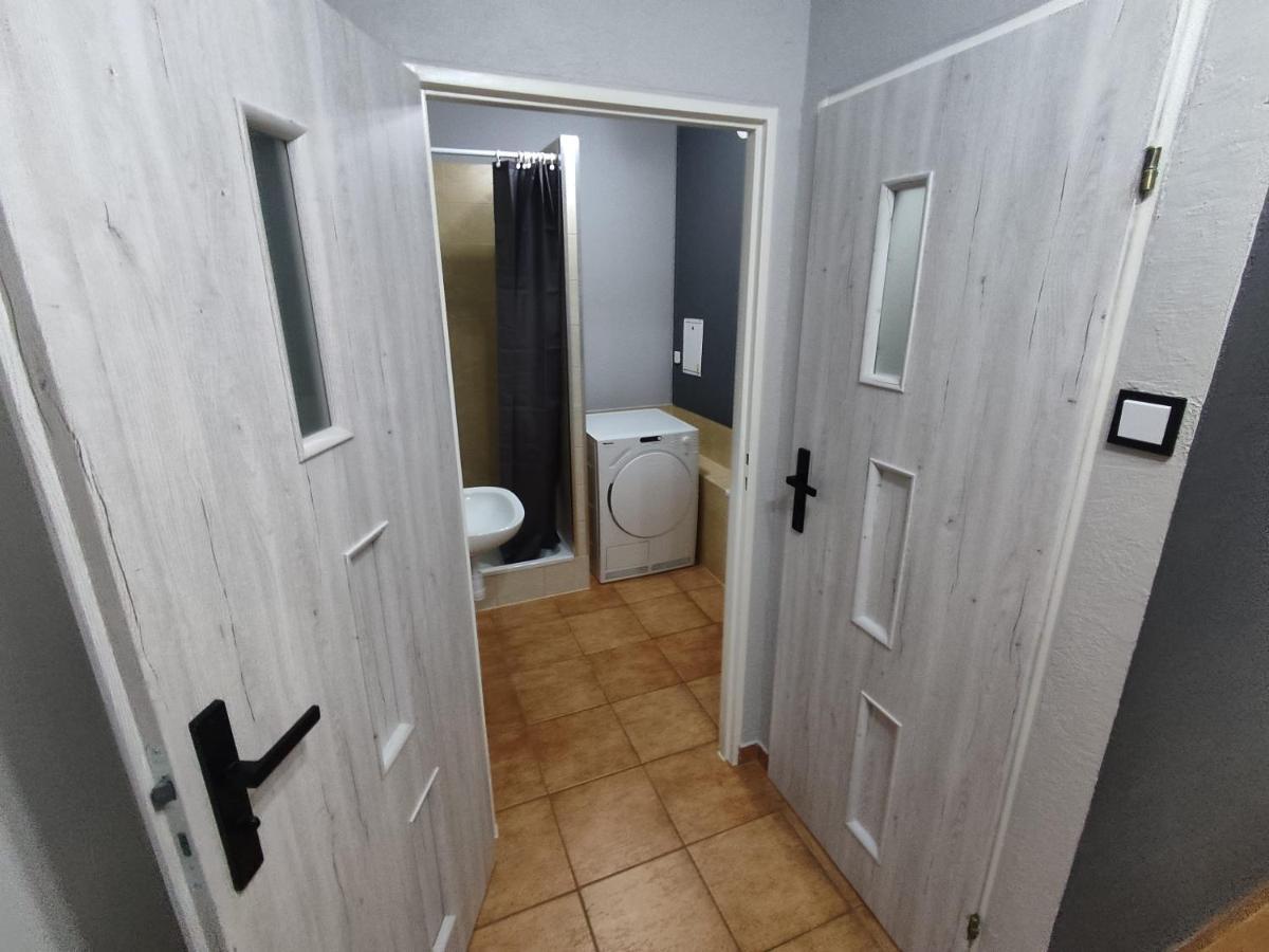 3030 Jana Spychalskiego 32 - Tanie Pokoje W Apartamencie - Samodzielne Zameldowanie - Self Check In Poznań Exterior foto