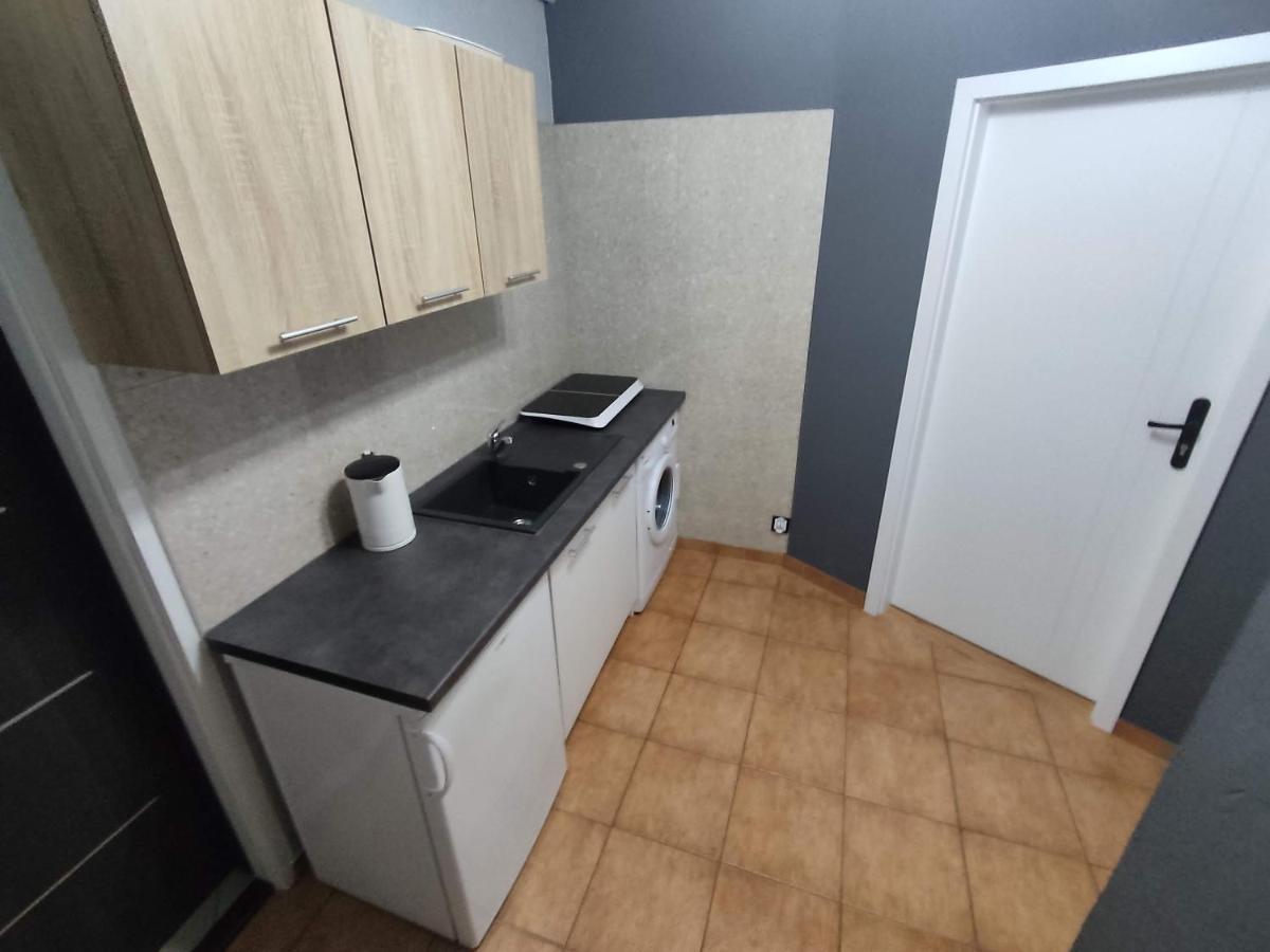 3030 Jana Spychalskiego 32 - Tanie Pokoje W Apartamencie - Samodzielne Zameldowanie - Self Check In Poznań Exterior foto
