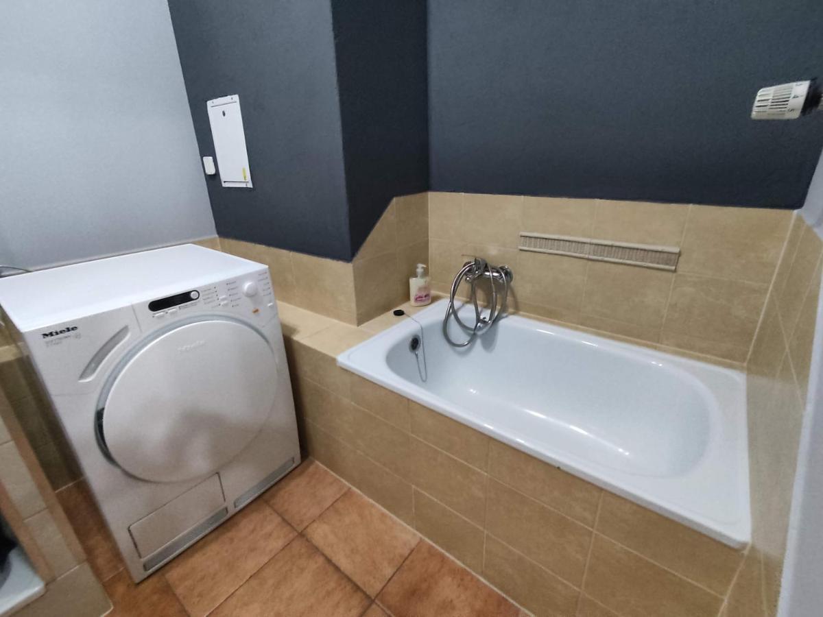 3030 Jana Spychalskiego 32 - Tanie Pokoje W Apartamencie - Samodzielne Zameldowanie - Self Check In Poznań Exterior foto