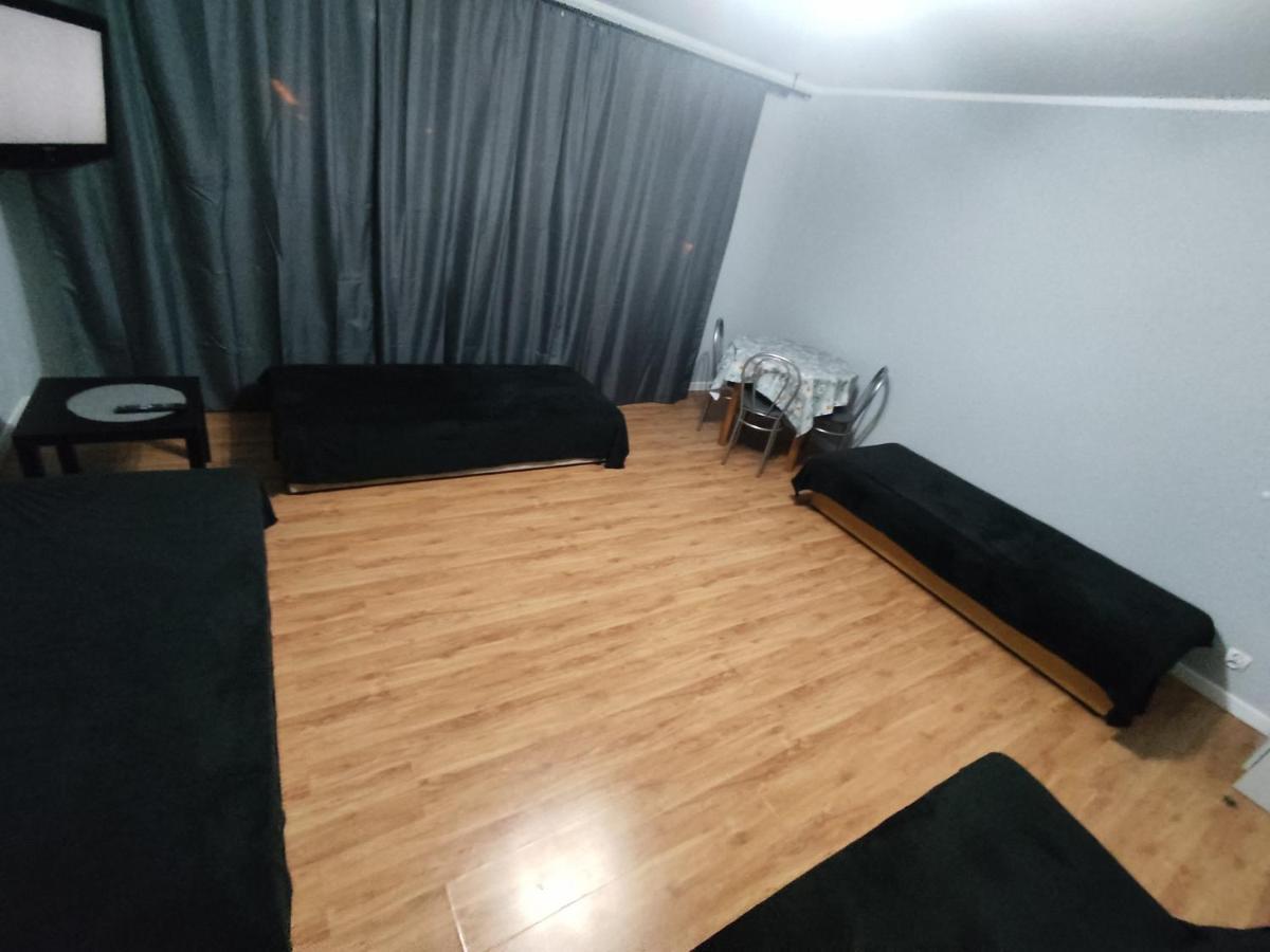 3030 Jana Spychalskiego 32 - Tanie Pokoje W Apartamencie - Samodzielne Zameldowanie - Self Check In Poznań Exterior foto